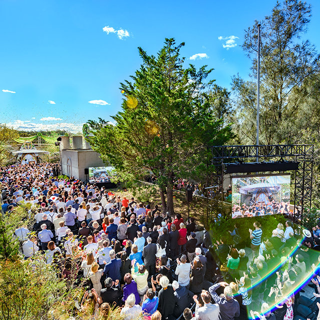 L'inauguration de la nouvelle, immense, église de Scientology Organisation avancée de Sydney, en Australie